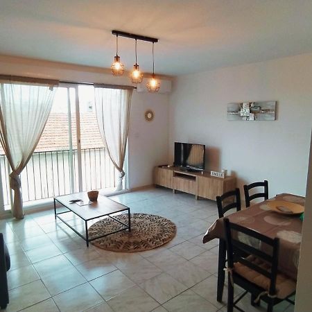 Appartement Centre Ville A Deux Pas De La Plage Le Grau-du-Roi Eksteriør bilde